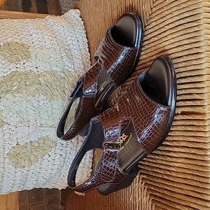 SAS Suntimer brown croc sandal, size 8.5N